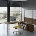 Scrivania Sagomata Cubo con Mobile di Servizio 229x200 cm